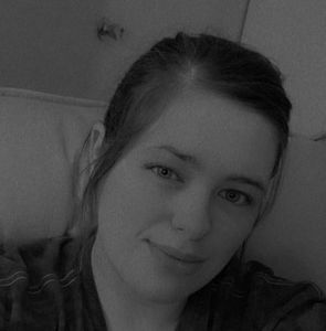 Meet your Posher, Chloe